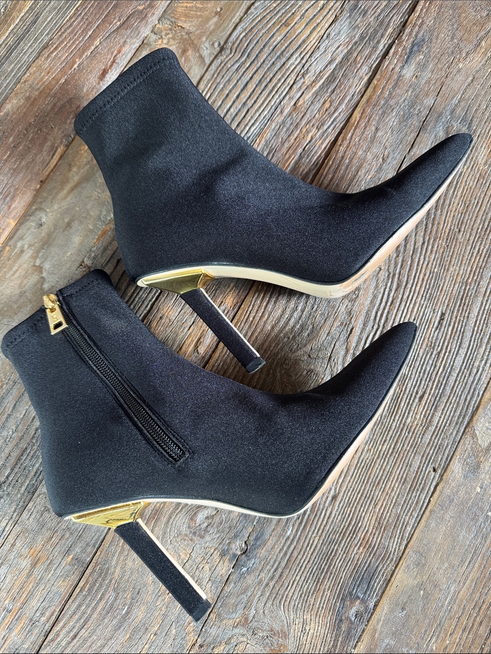 Good American neoprene black high heel‎ Kickstand gold trim point toe booties 7